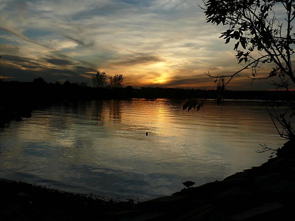 Free Image of  Bayside Settings 