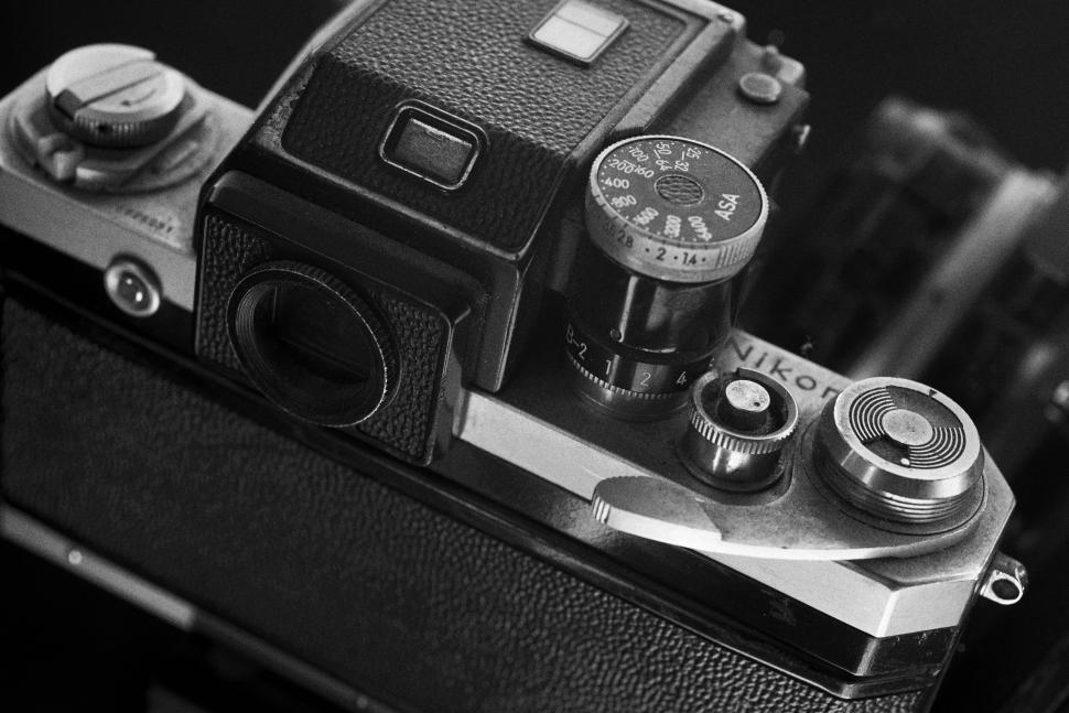 Free Image of A close-up of a camera 