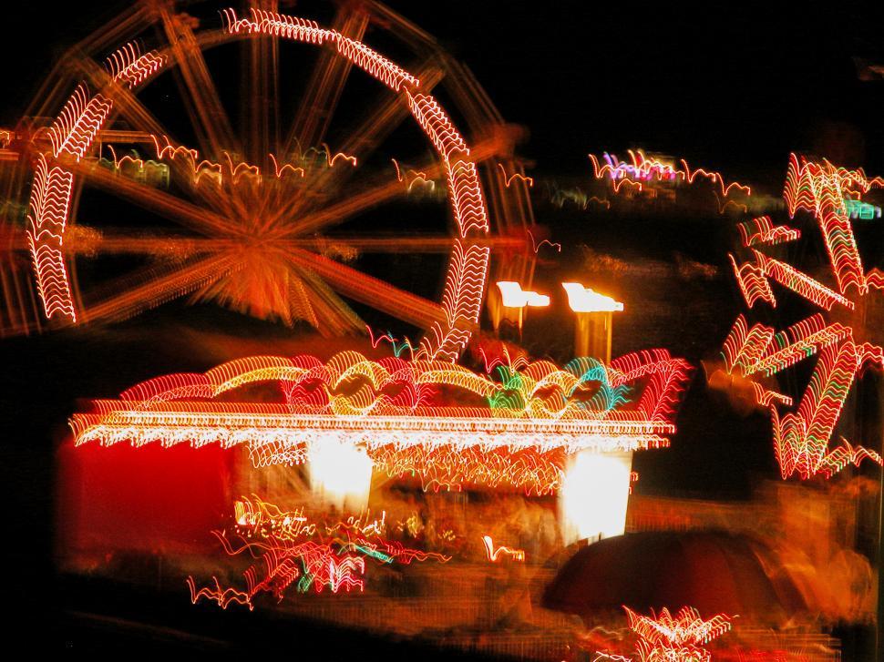 Free Image of A ferris wheel and a ferris wheel at night 
