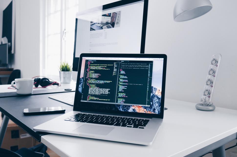 Free Image of A laptop on a desk 