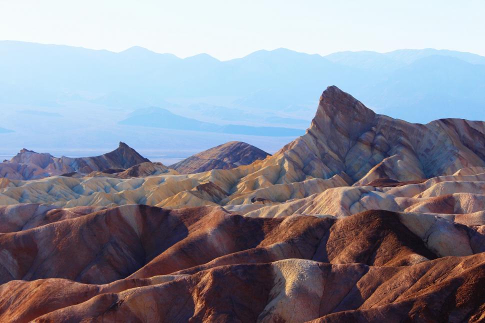Free Image of A mountain range with mountains in the background 