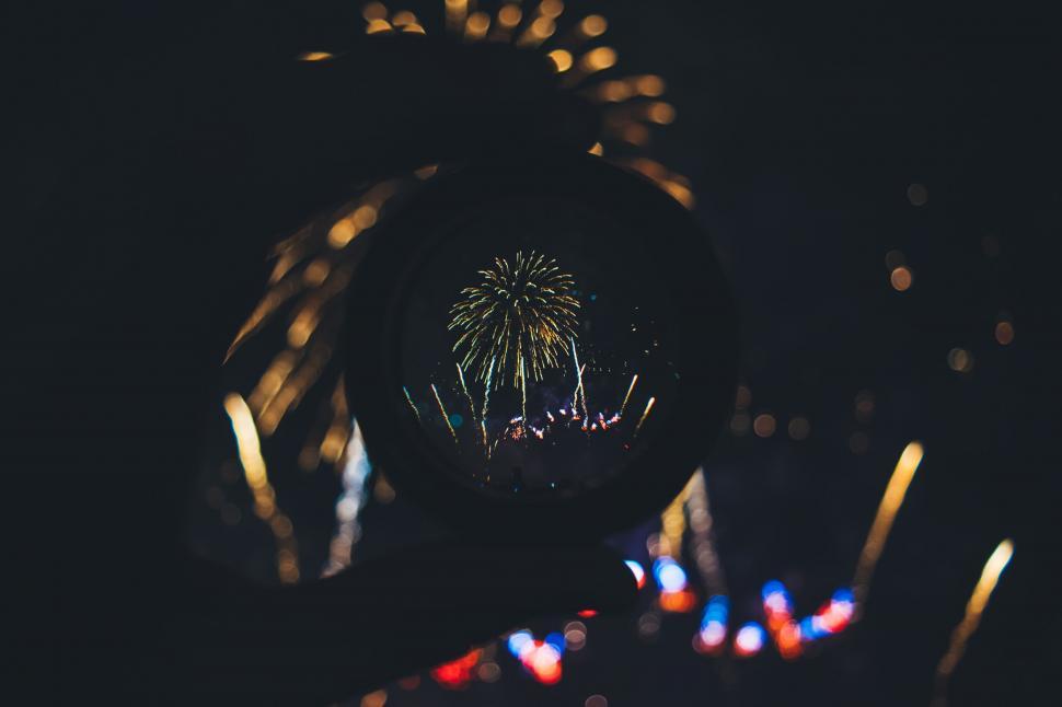 Free Image of A lens in a hand 