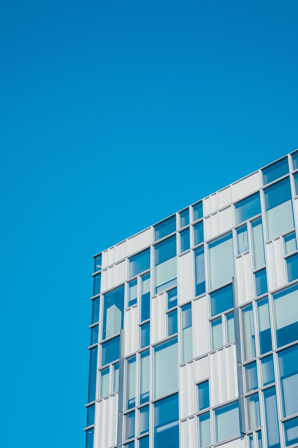 Free Image of A building with many windows 