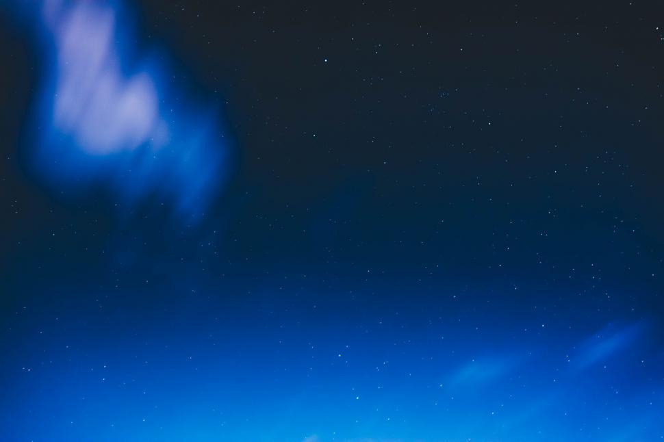 Free Image of A blue sky with white clouds 