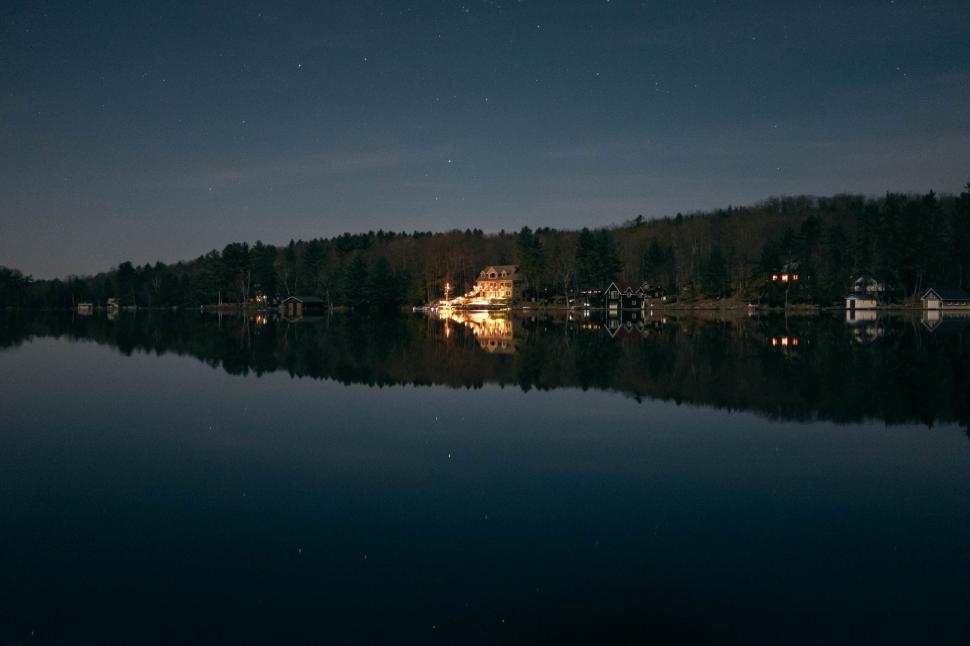 Free Image of A house on the water 