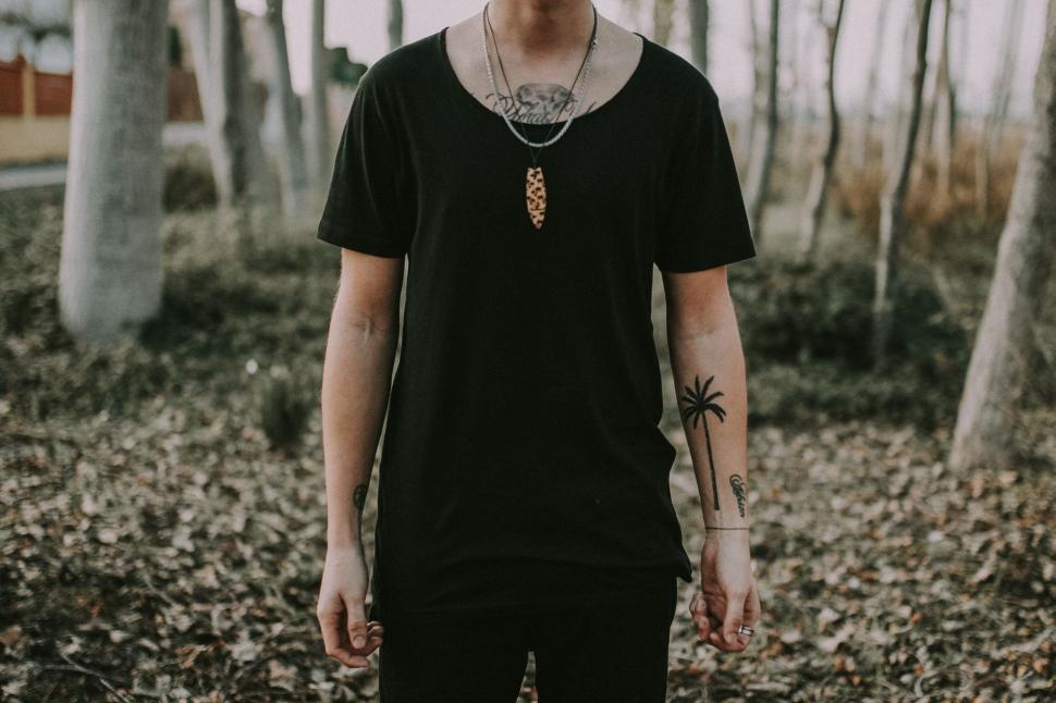 Free Image of A person wearing a black shirt 