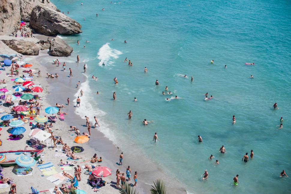 Free Image of A group of people at a beach 