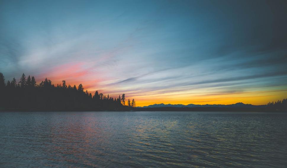 Free Image of A sunset over a lake 