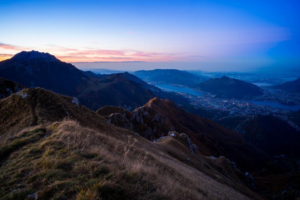 Free Image of A view of a city from a mountain 