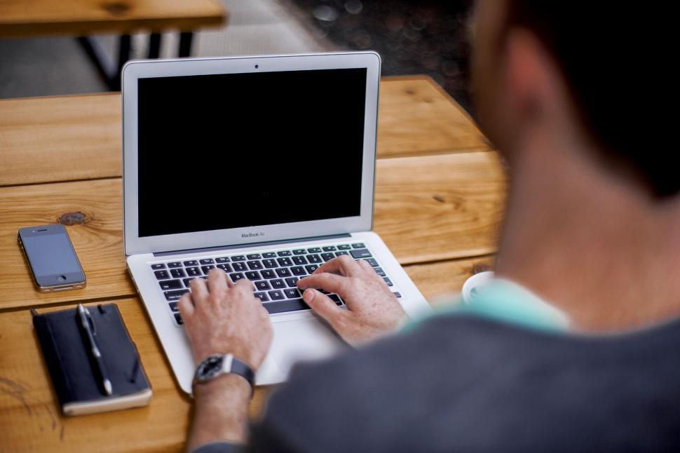 Free Image of A man typing on a laptop 