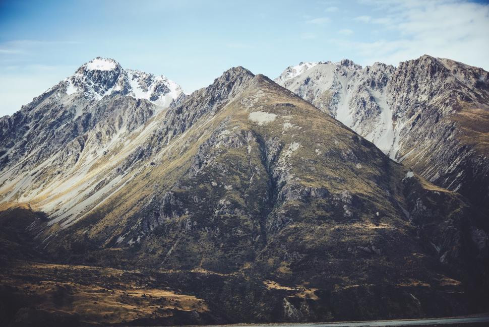 Free Image of A mountain range with snow on the top 