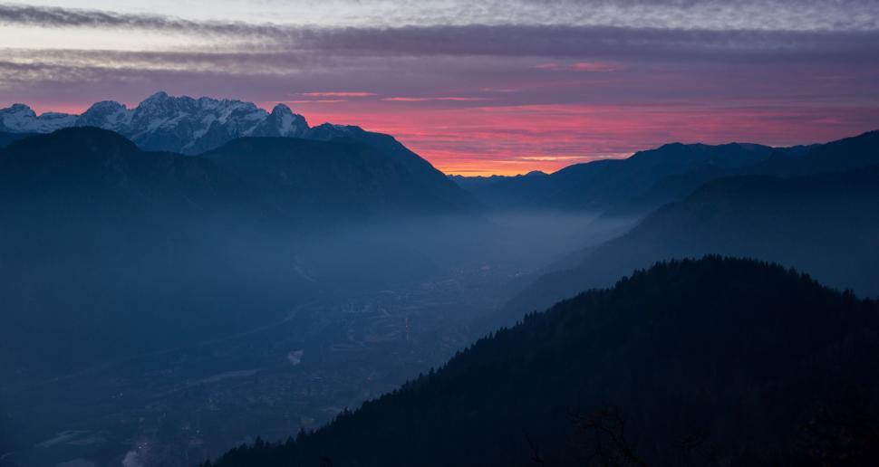 Free Image of A valley with mountains and a city in the distance 