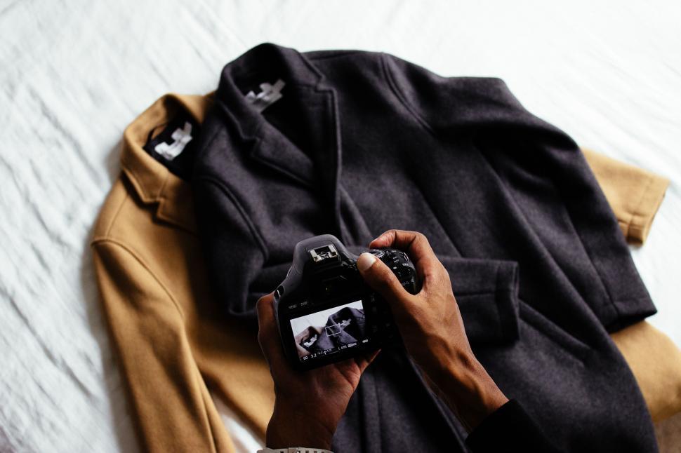 Free Image of A person holding a camera 