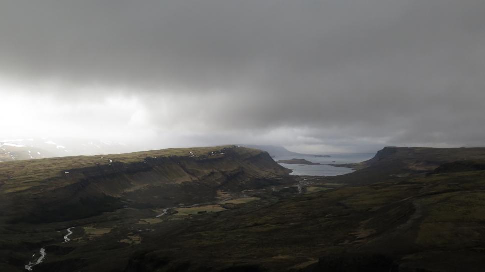 Free Image of A landscape with a body of water and mountains 