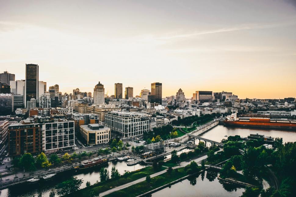 Free Image of A city with a river and a bridge 