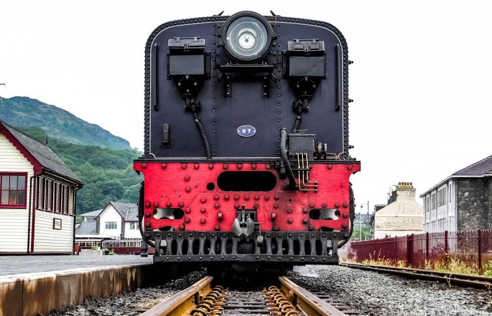 Free Image of A train on the tracks 