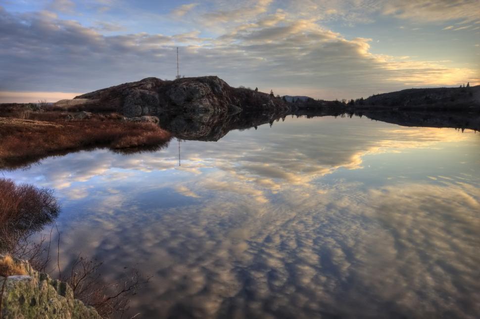 Free Image of Early morning lake 