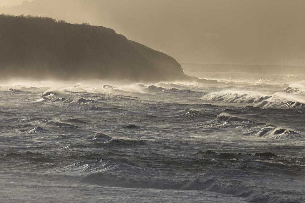 Free Image of Waves crashing on a beach 