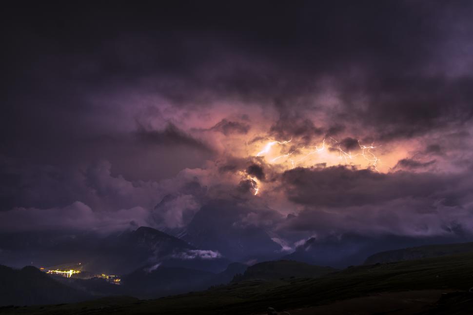 Free Image of Lightning in the clouds 