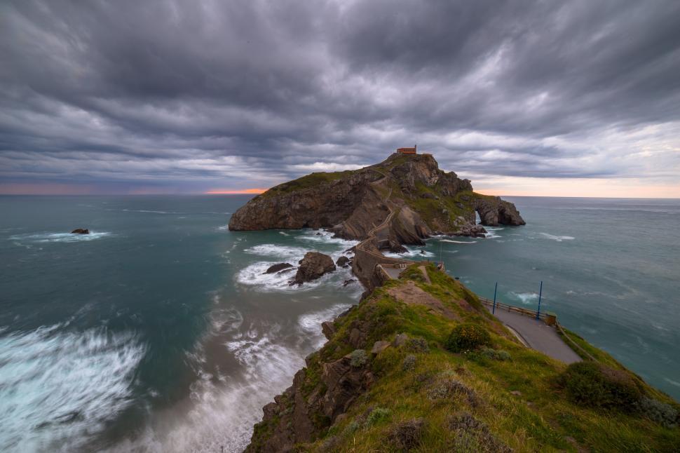 Free Image of A cliff with neist point on it 