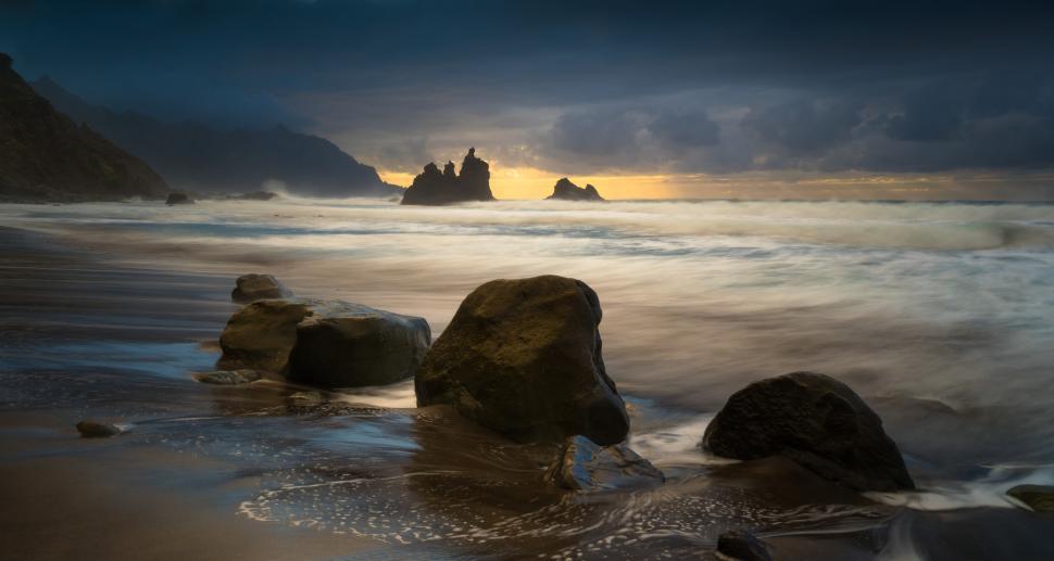 Free Image of A beach with rocks and water 