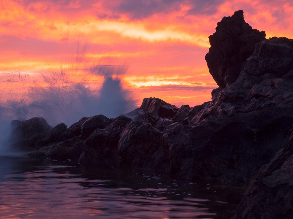 Free Image of A water splashing over rocks 
