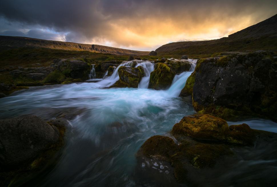 Free Image of A river flowing through rocks 