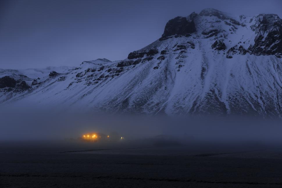 Free Image of A house in the fog 