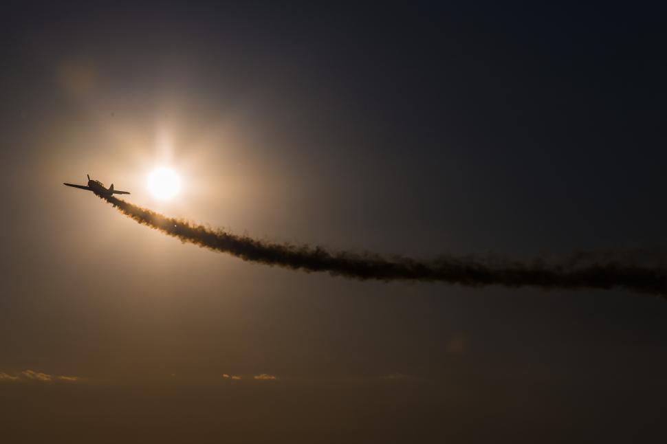 Free Image of An airplane flying in the sky 