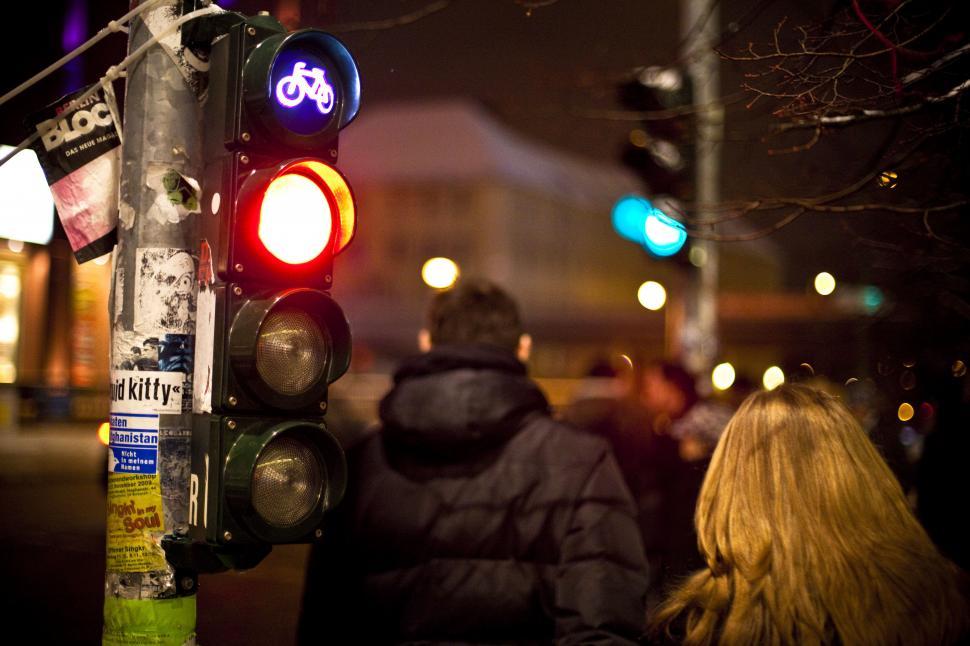 Free Image of A traffic light with a bicycle lit up on it 