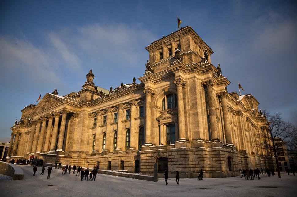 Free Image of Reichtstag Building, Berlin, Germany with many windows and a crowd of people 