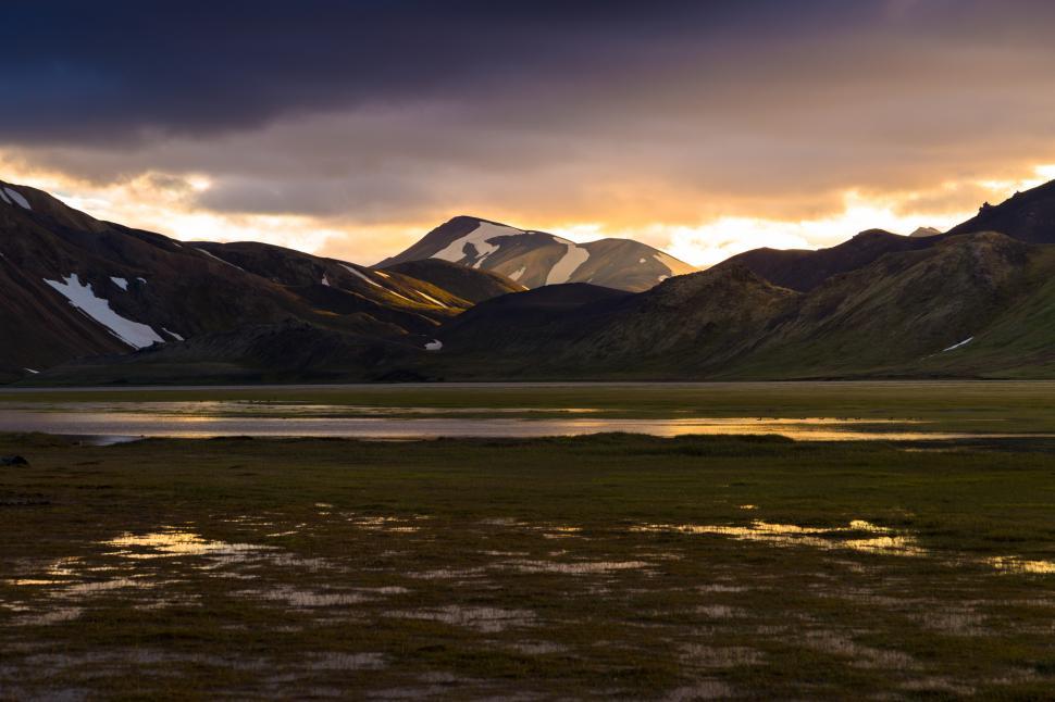 Free Image of A lake with mountains in the background 