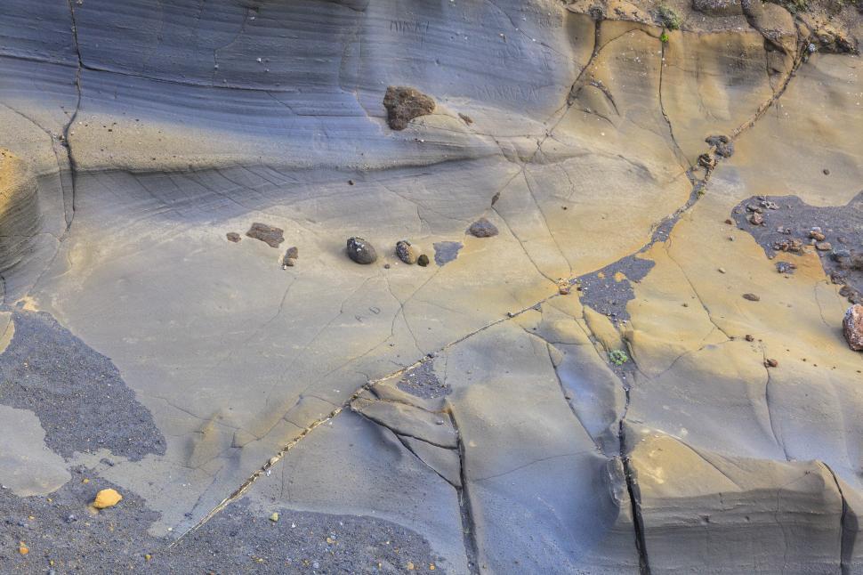 Free Image of A rock formation in the desert 