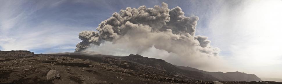 Free Image of A volcano erupting with smoke 
