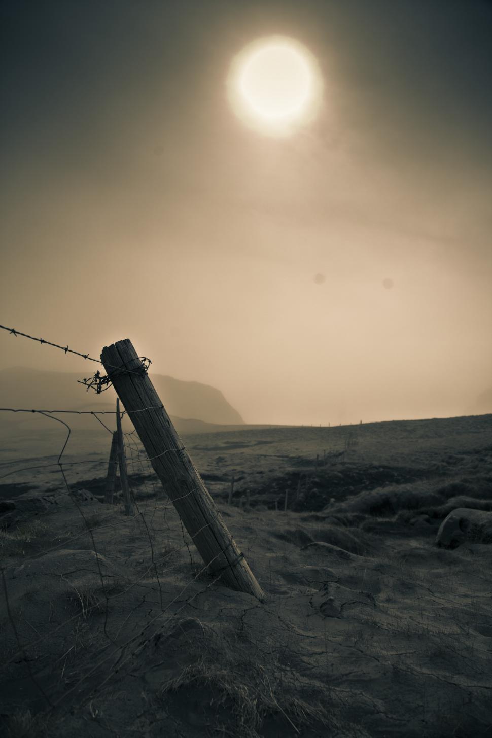 Free Image of A fence in a field 