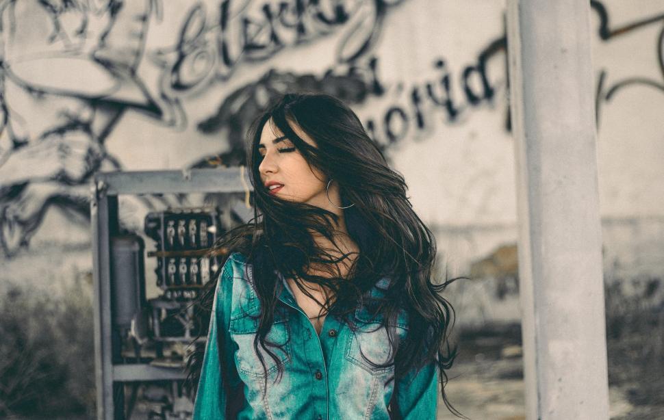 Free Image of A woman with long hair 