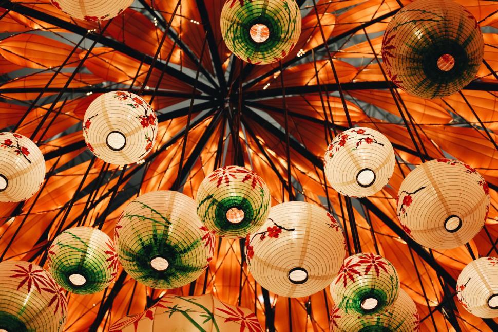 Free Image of A group of lanterns from a ceiling 