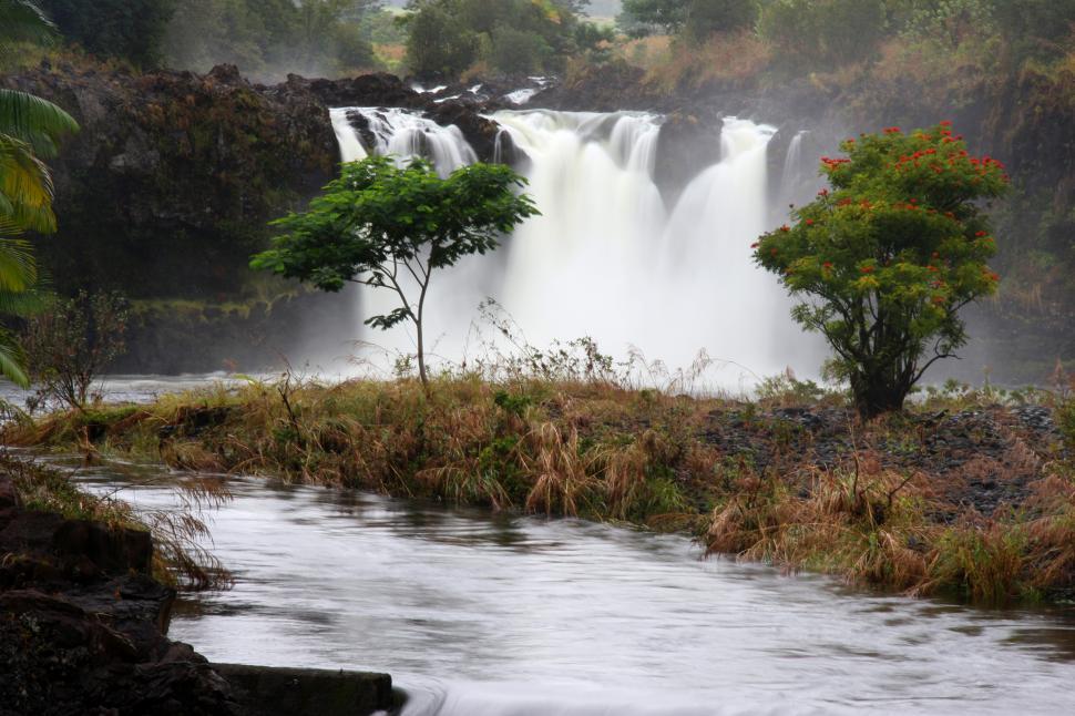 Free Image of Waterfall 