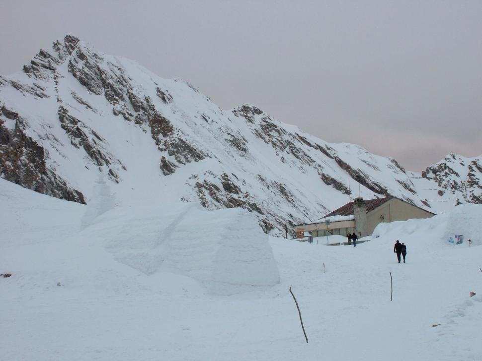 Free Image of Small church made entirely of snow in the mountains 