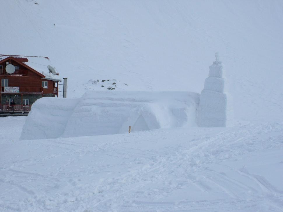 Free Image of Small church made entirely of snow in the mountains 