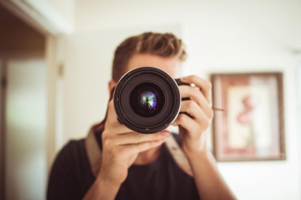 Free Image of A man holding a camera 