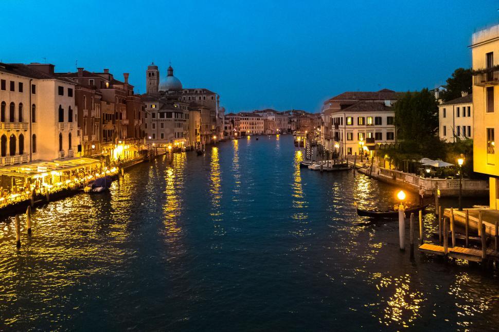 Free Image of A water way with buildings and boats in it 