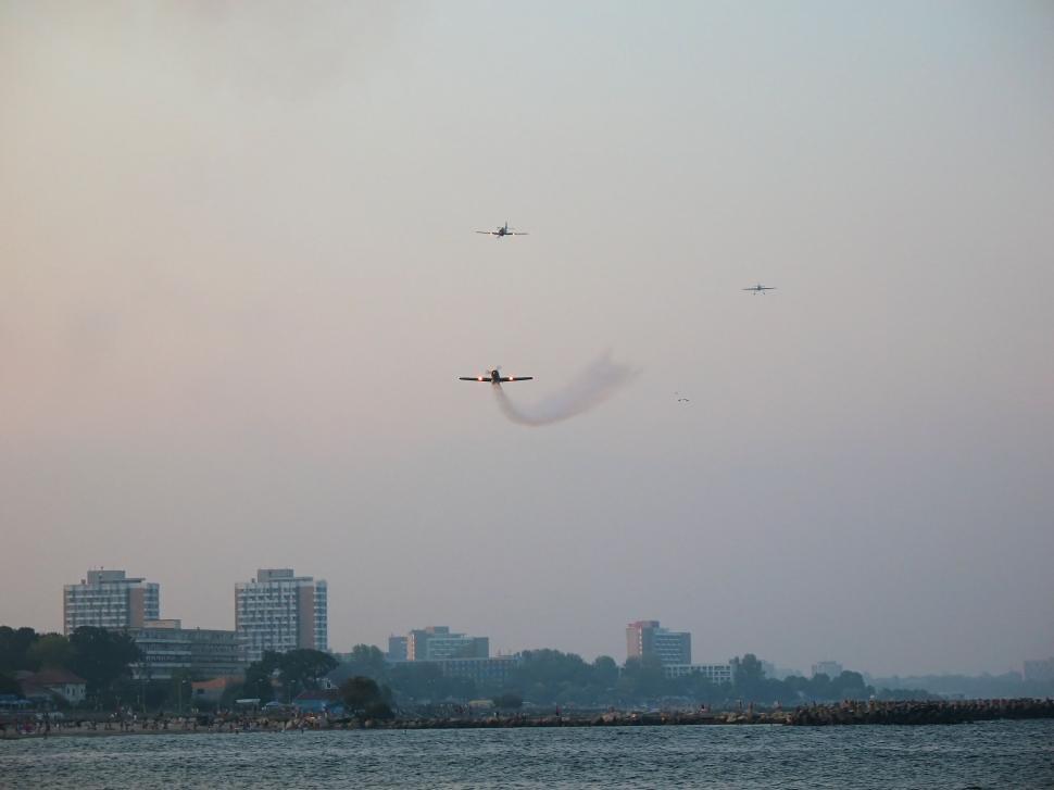 Free Image of Aerobatic team making loopings in the air 