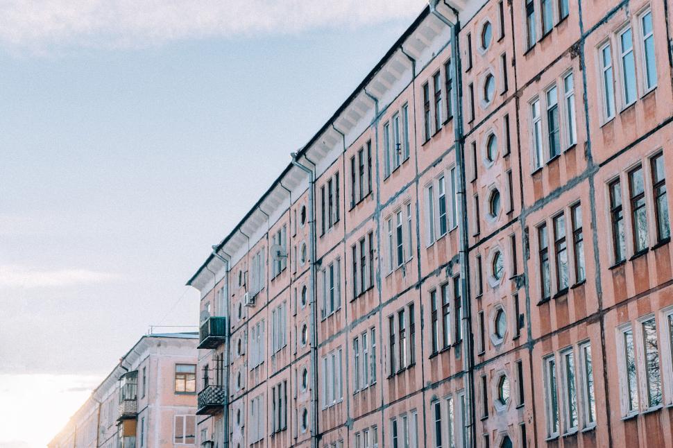 Free Image of A building with many windows 