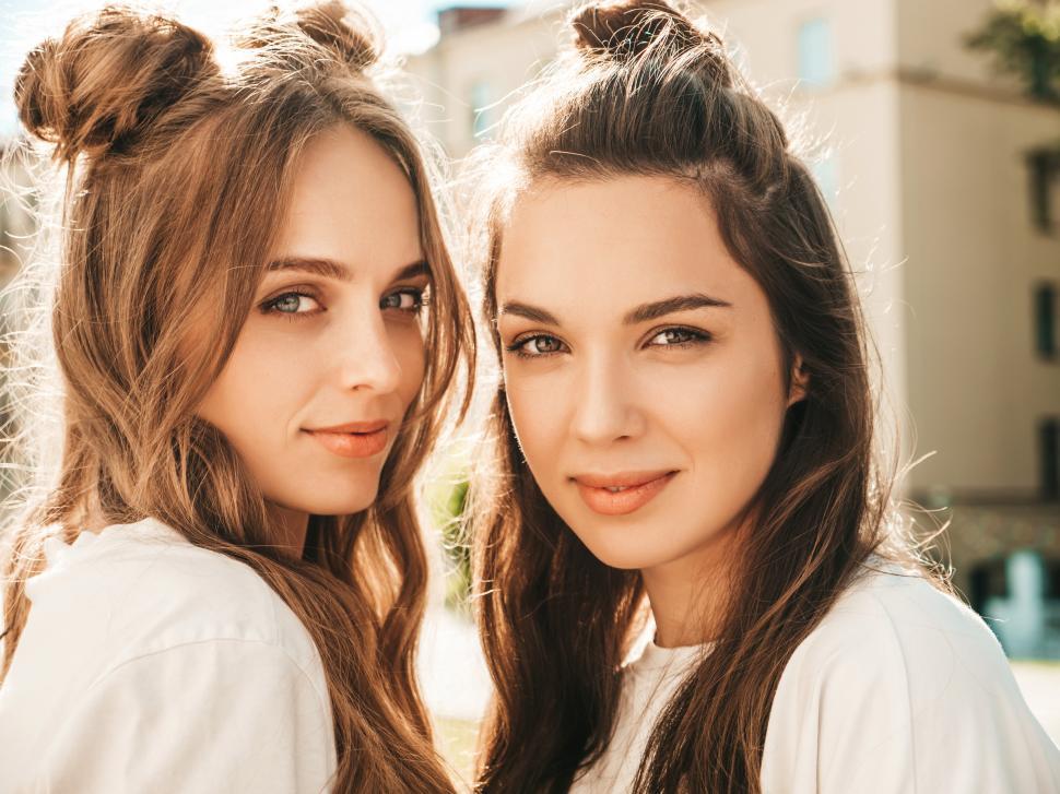 Free Image of Two women posing for a picture 