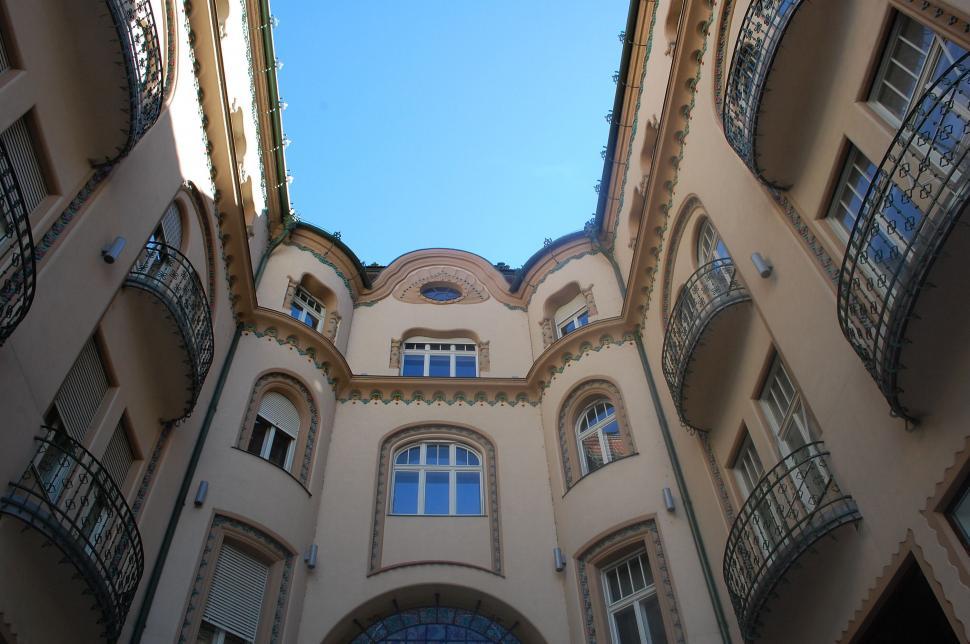 Free Image of A building with many windows 