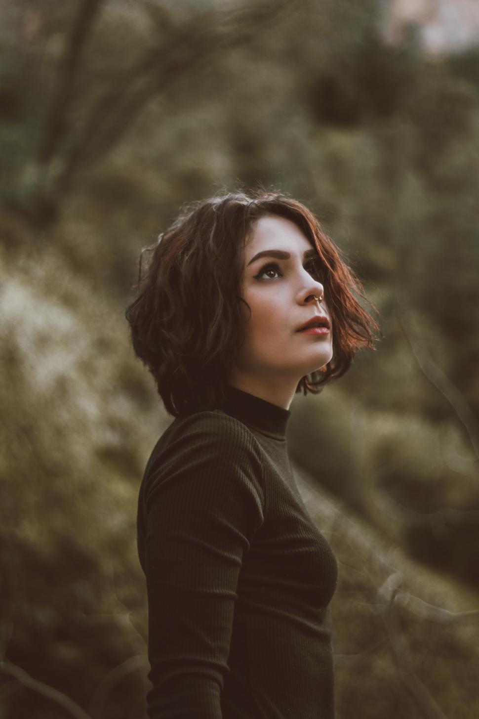 Free Image of A woman looking up to the side 