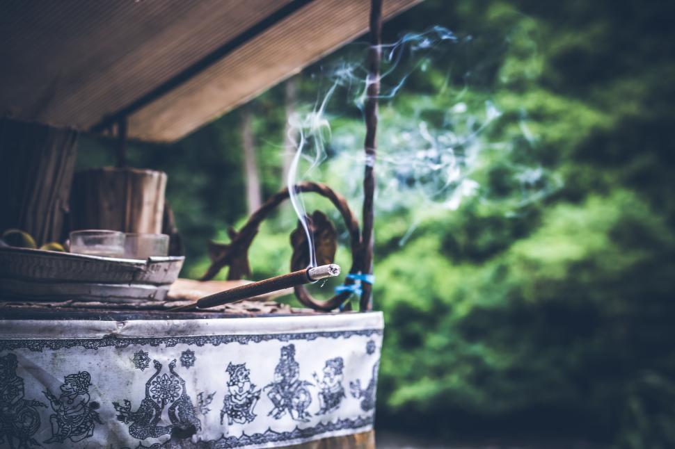 Free Image of A incense stick with smoke coming out of it 