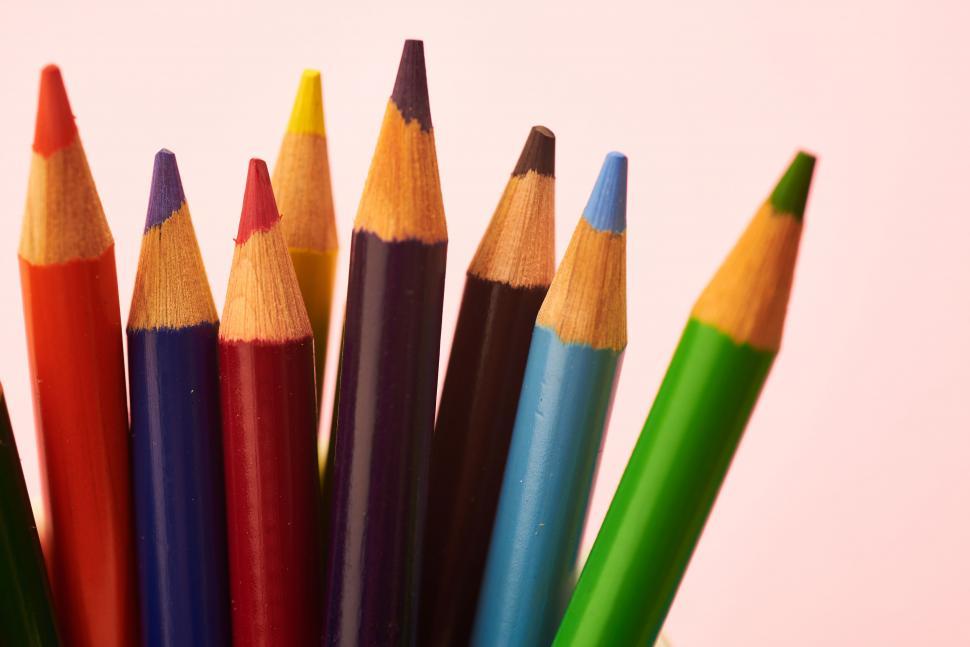 Free Image of A group of colored pencils 