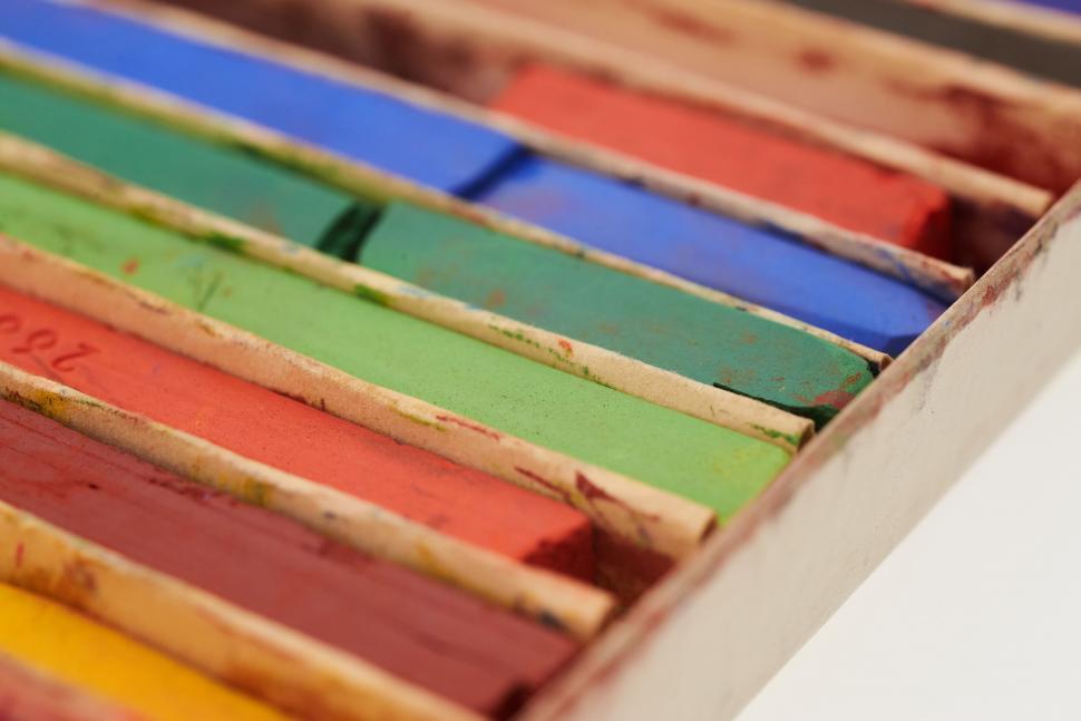Free Image of A close up of colorful chalks 